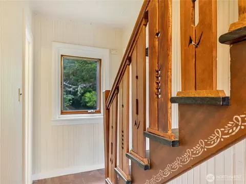 Entry Way - 6112 V Pl, Long Beach, WA 98631 photo 3 of 5