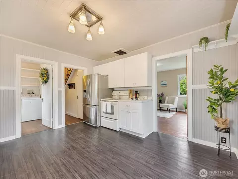 Kitchen - 6112 V Pl, Long Beach, WA 98631 photo 5 of 5
