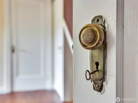 Entry Way - 6112 V Pl, Long Beach, WA 98631 photo 4 of 5