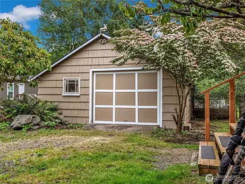 Exterior - 6112 V Pl, Long Beach, WA 98631 photo 5 of 7
