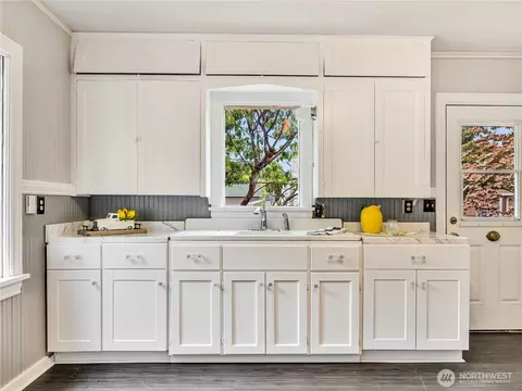 Kitchen - 6112 V Pl, Long Beach, WA 98631 photo 3 of 5