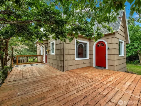 Exterior - 6112 V Pl, Long Beach, WA 98631 photo 3 of 7