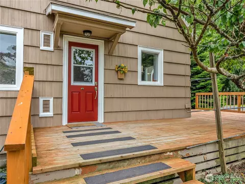 Exterior - 6112 V Pl, Long Beach, WA 98631 photo 4 of 7