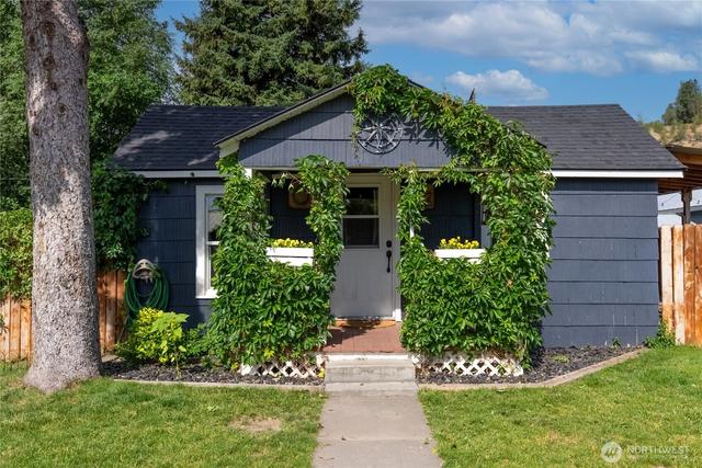 14 S Elm St, Omak, WA 98841