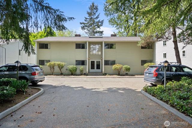19433 28th Ave NE, Lake Forest Park, WA 98155