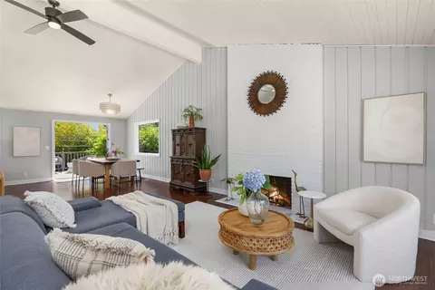 7563 NEmerald Way, Bainbridge Island, WA 98110