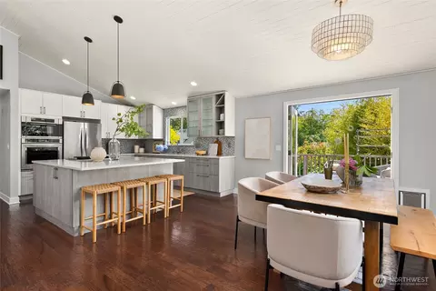 7563 NEmerald Way, Bainbridge Island, WA 98110