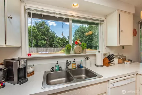 Kitchen - 1201 Thornton Dr, Sequim, WA 98382 photo 3 of 4