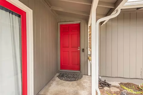 Entry Way - 1201 Thornton Dr, Sequim, WA 98382 photo 1 of 2