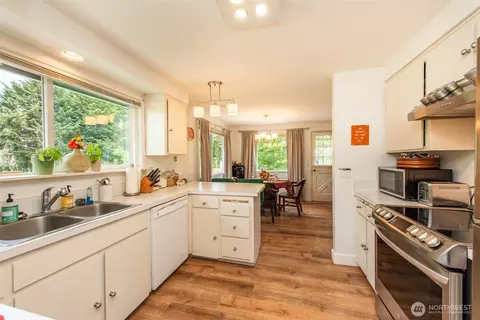 Kitchen - 1201 Thornton Dr, Sequim, WA 98382 photo 2 of 4