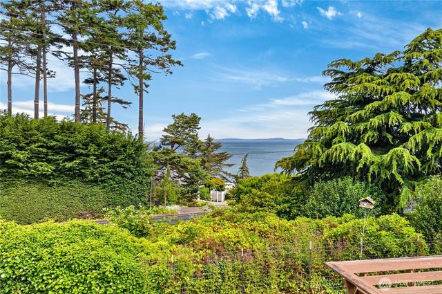 2452 Williams Rd, Oak Harbor, WA 98277