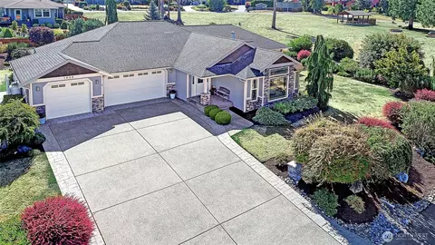 1030 Kingswood Dr, Camano Island, WA 98282