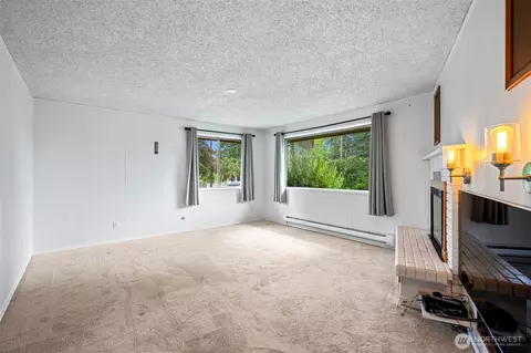 Living - 301 SW 108th St, Everett, WA 98204 photo 2 of 2