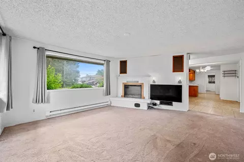Living - 301 SW 108th St, Everett, WA 98204 photo 1 of 2