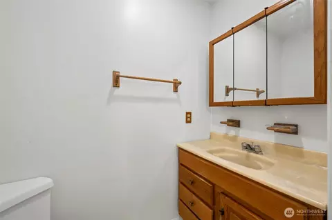 Bath - 301 SW 108th St, Everett, WA 98204 photo 1 of 2