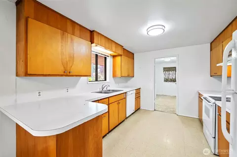 Kitchen - 301 SW 108th St, Everett, WA 98204 photo 2 of 3