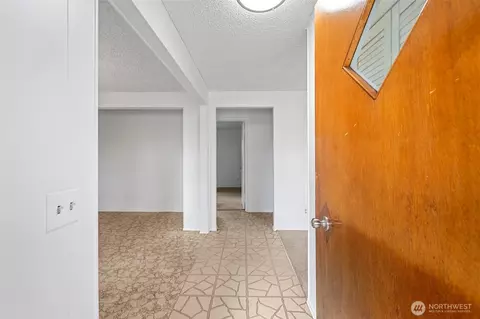 Entry Way - 301 SW 108th St, Everett, WA 98204 photo 1 of 2