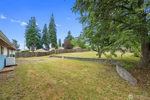 Exterior - 301 SW 108th St, Everett, WA 98204 photo 7 of 8
