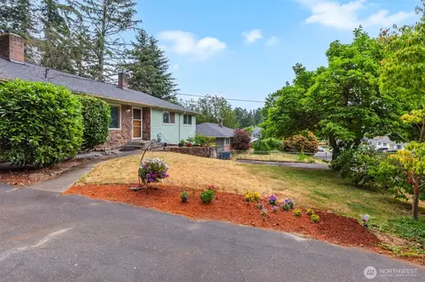 1022 S 197th St, Des Moines, WA 98148