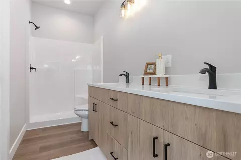 Bath - 400 W 3rd St #A, Everson, WA 98247 photo 1 of 2