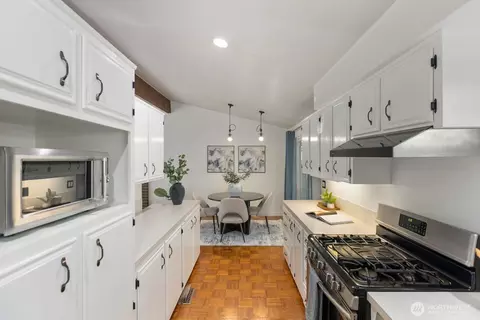 Kitchen - 17801 23rd Ave SE, Bothell, WA 98012 photo 5 of 5
