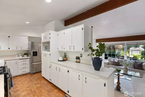 Kitchen - 17801 23rd Ave SE, Bothell, WA 98012 photo 3 of 5
