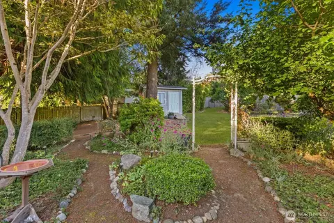 Exterior - 17801 23rd Ave SE, Bothell, WA 98012 photo 10 of 16