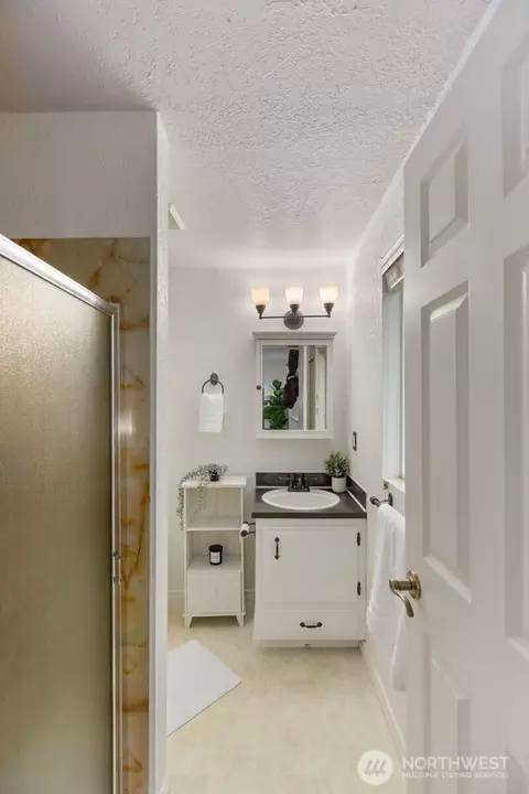 Bath - 17801 23rd Ave SE, Bothell, WA 98012 photo 1 of 4