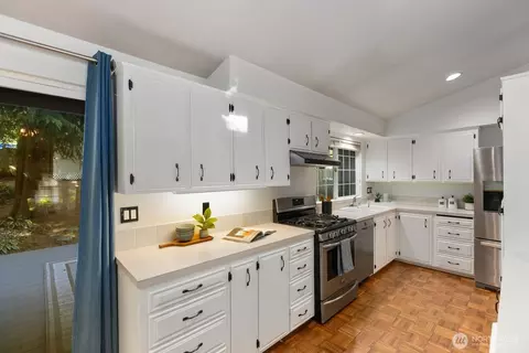 Kitchen - 17801 23rd Ave SE, Bothell, WA 98012 photo 1 of 5