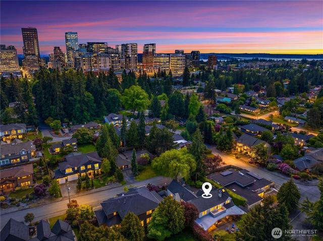 10910 NE 18th Pl, Bellevue, WA 98004