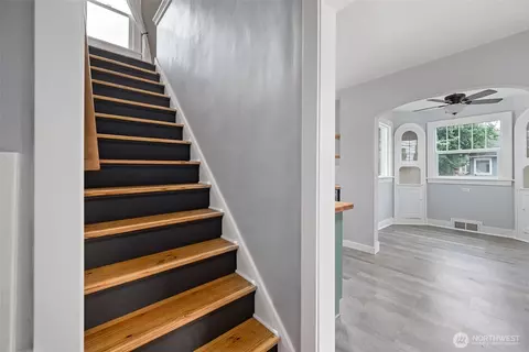 Entry Way - 3731 Hoyt Ave, Everett, WA 98201 photo 3 of 3