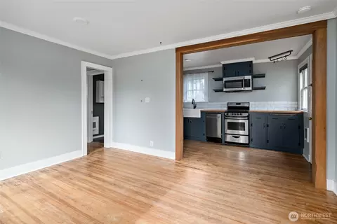Living - 3731 Hoyt Ave, Everett, WA 98201 photo 5 of 5