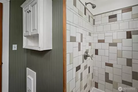 Bath - 3731 Hoyt Ave, Everett, WA 98201 photo 3 of 3