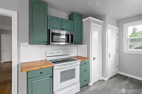 Kitchen - 3731 Hoyt Ave, Everett, WA 98201 photo 2 of 4