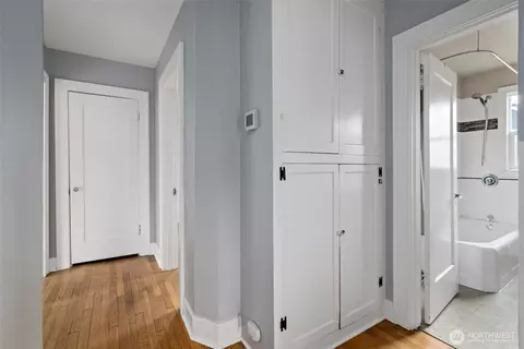 Entry Way - 3731 Hoyt Ave, Everett, WA 98201 photo 2 of 3