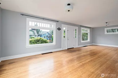 Living - 3731 Hoyt Ave, Everett, WA 98201 photo 4 of 5
