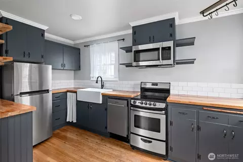 Kitchen - 3731 Hoyt Ave, Everett, WA 98201 photo 4 of 4