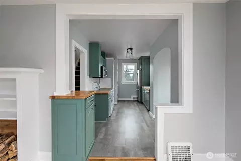 Entry Way - 3731 Hoyt Ave, Everett, WA 98201 photo 1 of 3