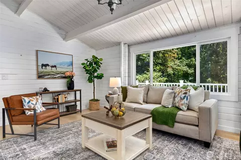 Living - 16901 Stackpole Rd, Monroe, WA 98272 photo 2 of 4