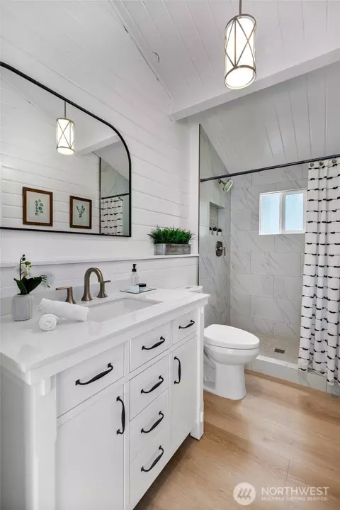 Bath - 16901 Stackpole Rd, Monroe, WA 98272 photo 1 of 2