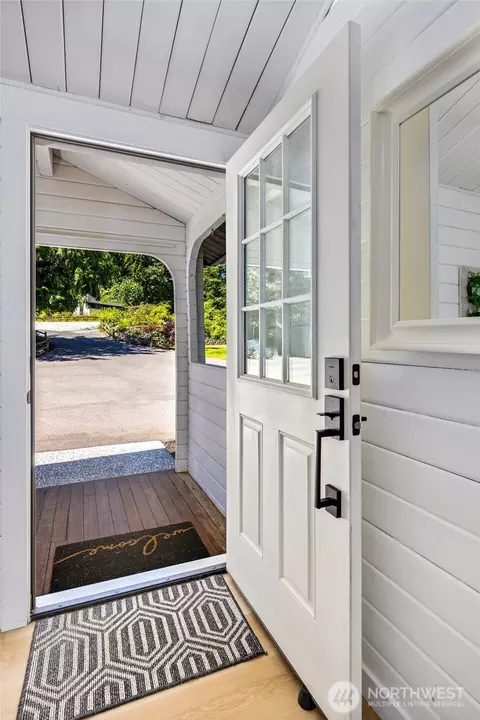 Entry Way - 16901 Stackpole Rd, Monroe, WA 98272 photo 1 of 4