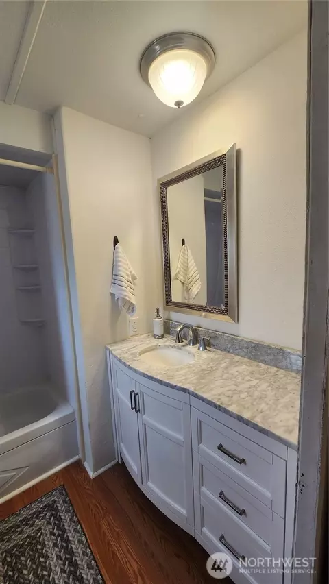 Bath - 81 Tacoma Ave, Eltopia, WA 99330 photo 4 of 8