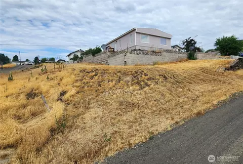 81 Tacoma Ave, Eltopia, WA 99330
