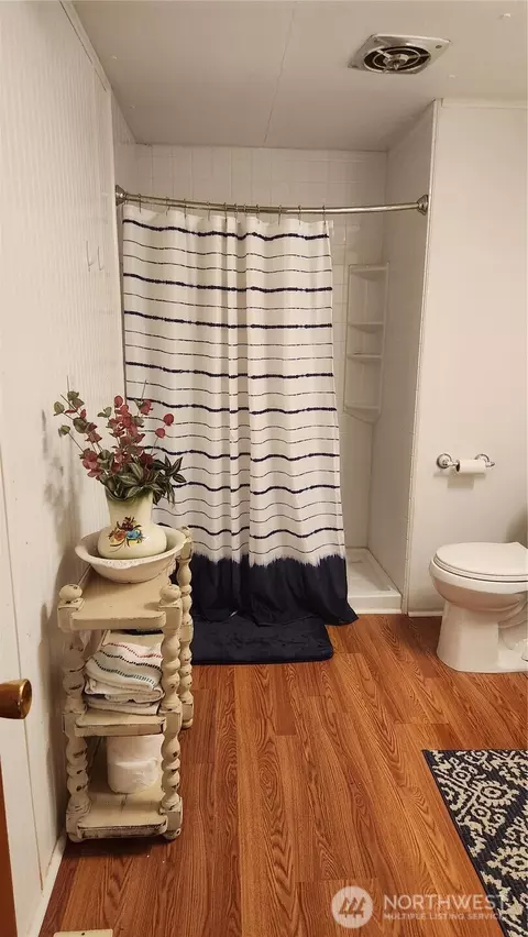 Bath - 81 Tacoma Ave, Eltopia, WA 99330 photo 6 of 8