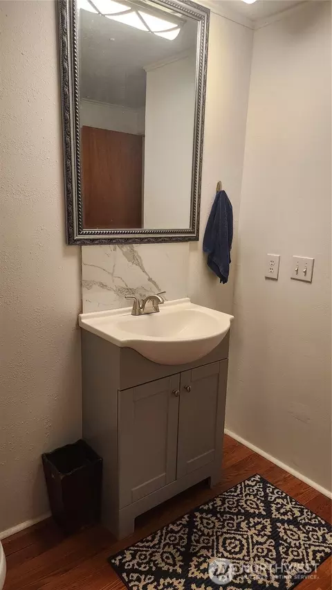 Bath - 81 Tacoma Ave, Eltopia, WA 99330 photo 8 of 8