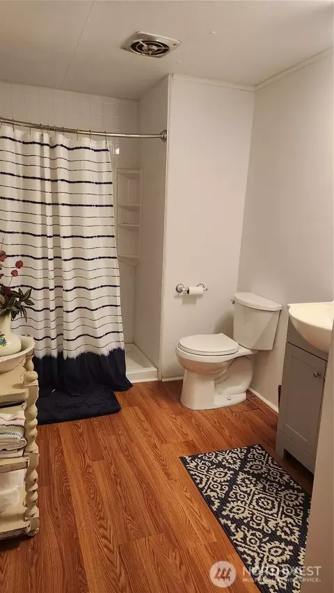 Bath - 81 Tacoma Ave, Eltopia, WA 99330 photo 5 of 8