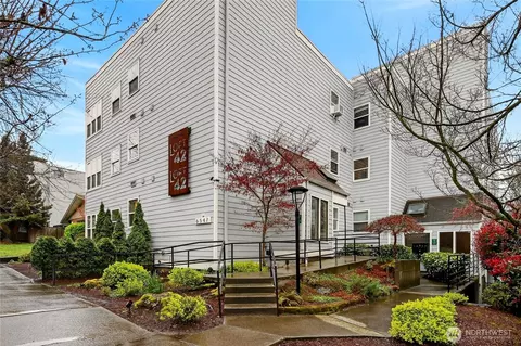 6547 42nd Ave SW #303, Seattle, WA 98136