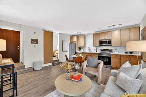 6547 42nd Ave SW #303, Seattle, WA 98136