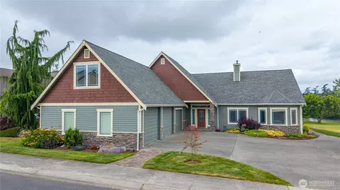1767 SW Waterside Ct, Oak Harbor, WA 98277