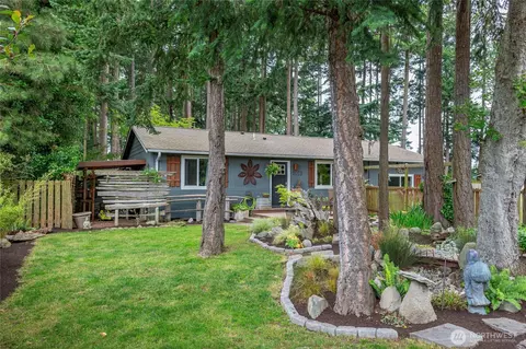 1013 Carl Ave, Oak Harbor, WA 98277